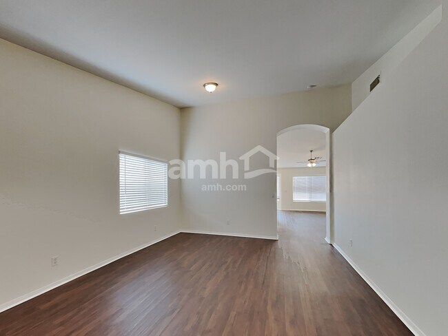 Building Photo - 11583 W Holly St