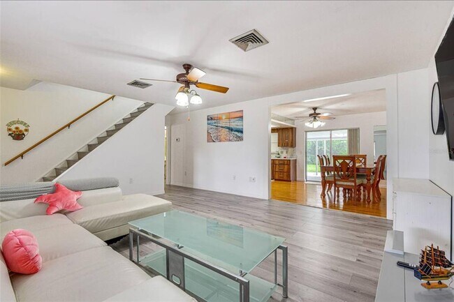 Building Photo - 4831 Greenleaf Rd