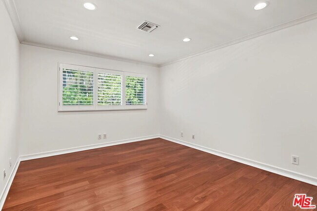 Building Photo - 860 Bronze Ln