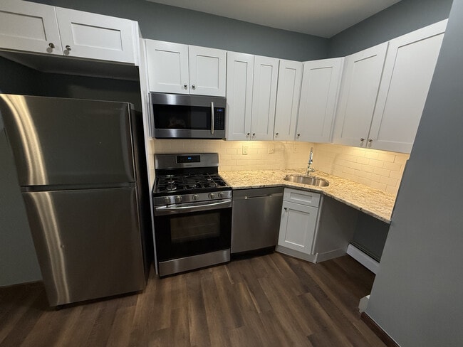 Building Photo - 237 Franklin Ave