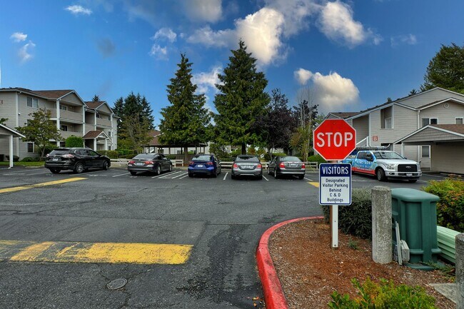 Building Photo - Charming 2-Bedroom Ground-Level Home in Qu...
