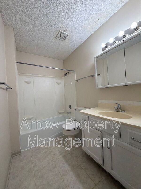 Building Photo - 5050 Prince Rd