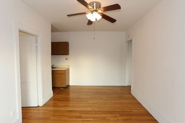 Building Photo - 962 W Cornelia Ave