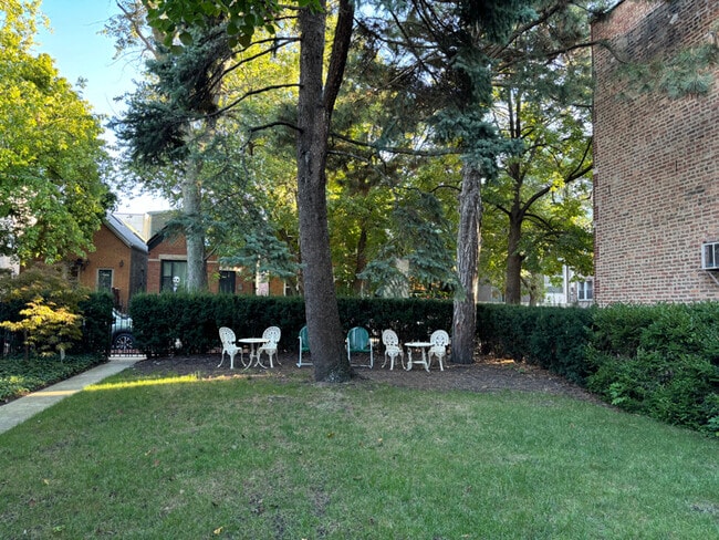 Building Photo - 2138 W McLean Ave