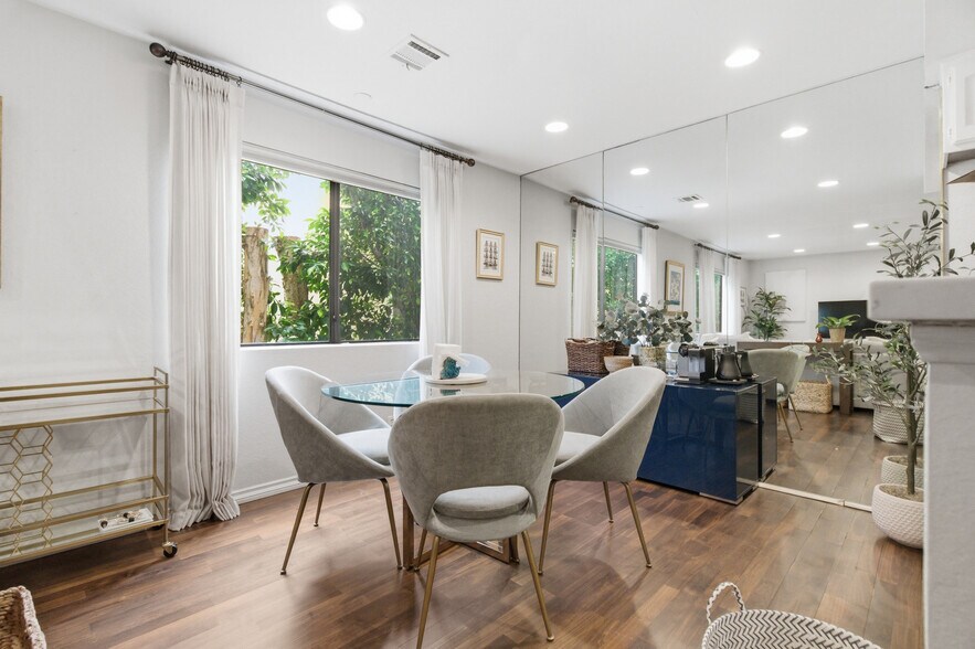 Building Photo - 839 S Holt Ave