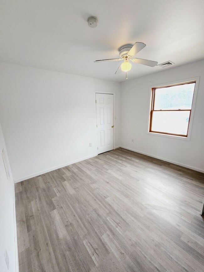 Building Photo - 1811 PA-611