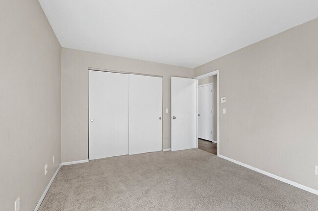 Building Photo - 2 Bedroom 2 Bathroom