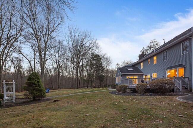 Building Photo - 11 Viola Rd
