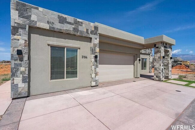 Building Photo - PETS ALLOWED!  Spacious & Modern 3-Bedroom Home for Rent Near Sand Hollow Reservoir