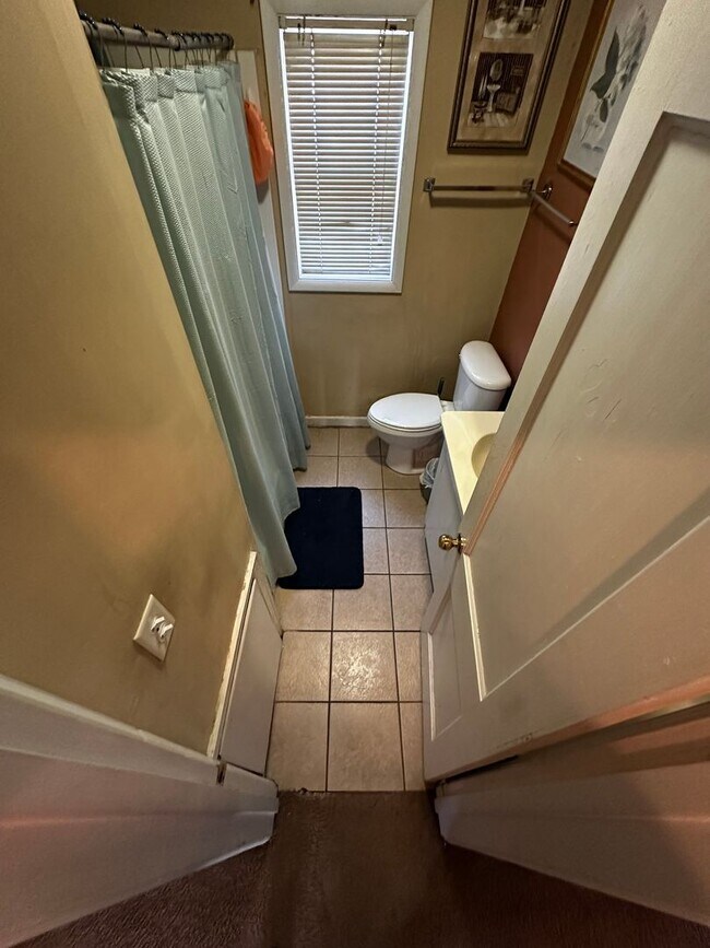 Building Photo - 1604 College St