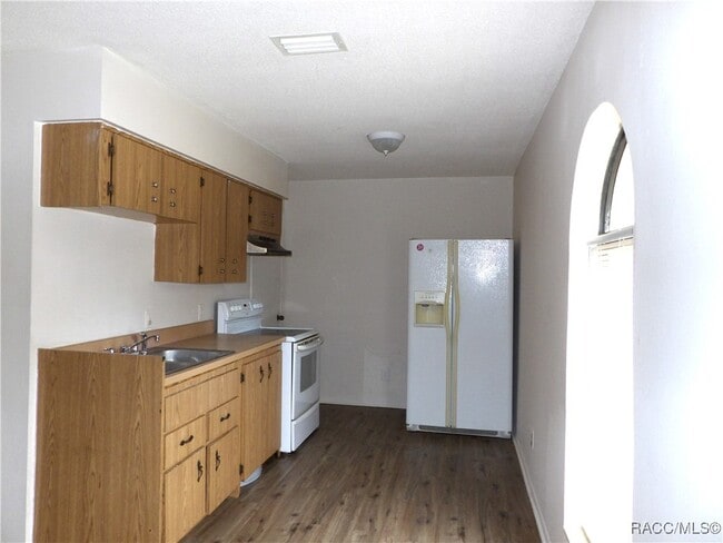 Building Photo - 1002 Leroy Bellamy Rd