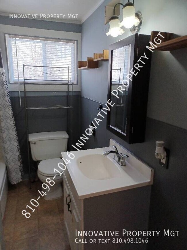 Building Photo - 1097 Bridge St