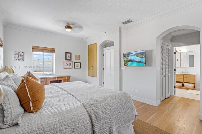 Building Photo - 375 Plymouth Rd