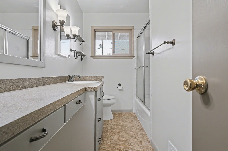 Building Photo - 450 Elm Ct