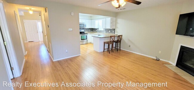 Building Photo - 3 br, 2.5 bath House - 829 Ashley Michelle...