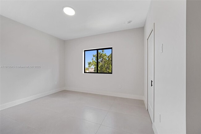 Building Photo - 4313 E 8th Ct