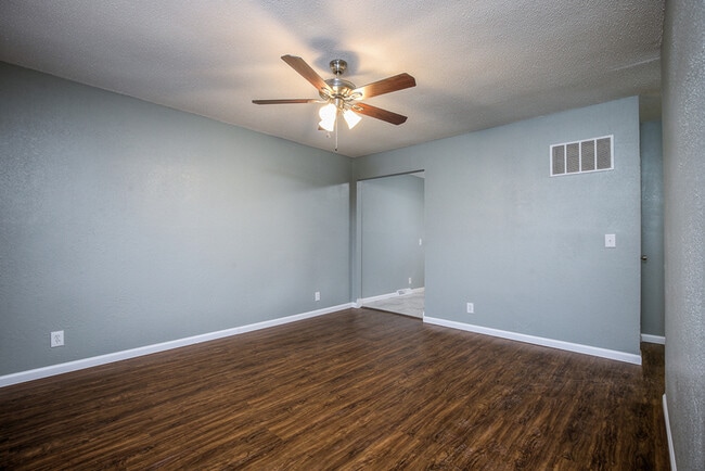 Building Photo - 510 NE Corder St