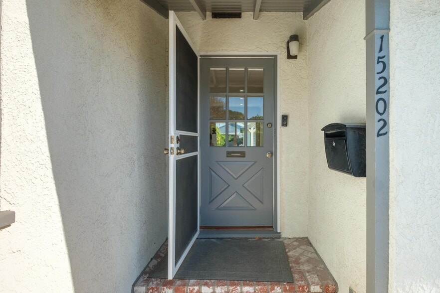 Building Photo - 15202 Florwood Ave