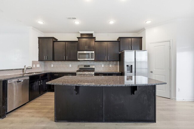 Building Photo - Modern 4BR Townhome with Washer/Dryer & Pet-Friendly Living in Morrisville!