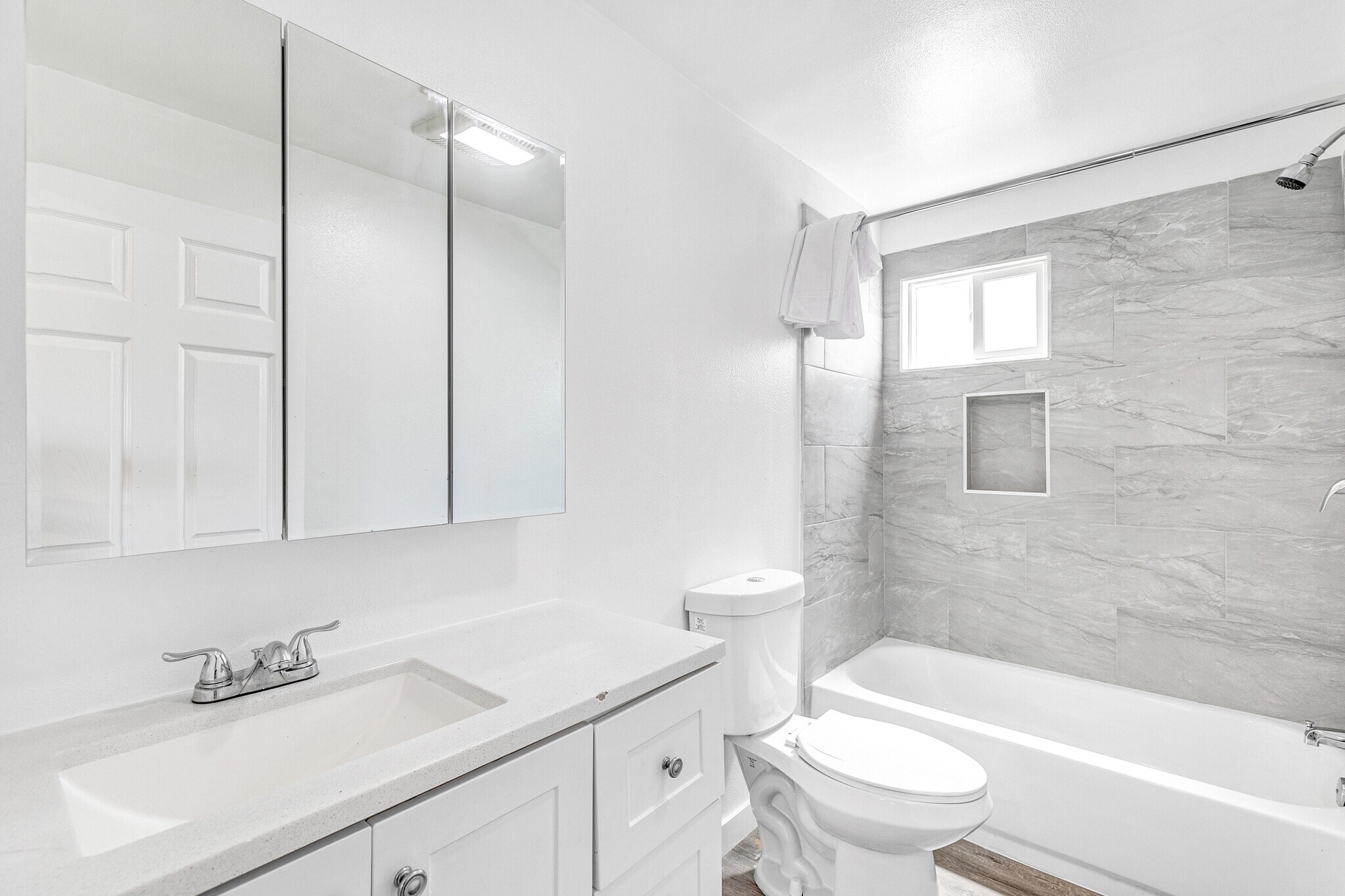 Building Photo - 8910 Avalon Blvd