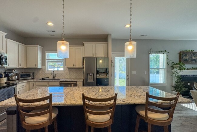 Building Photo - Spacious 4 Bed 3 Bed Home in Pine Forest School District
