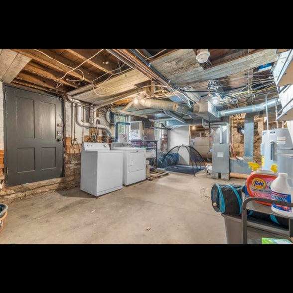 Building Photo - 15 Hackmatack St