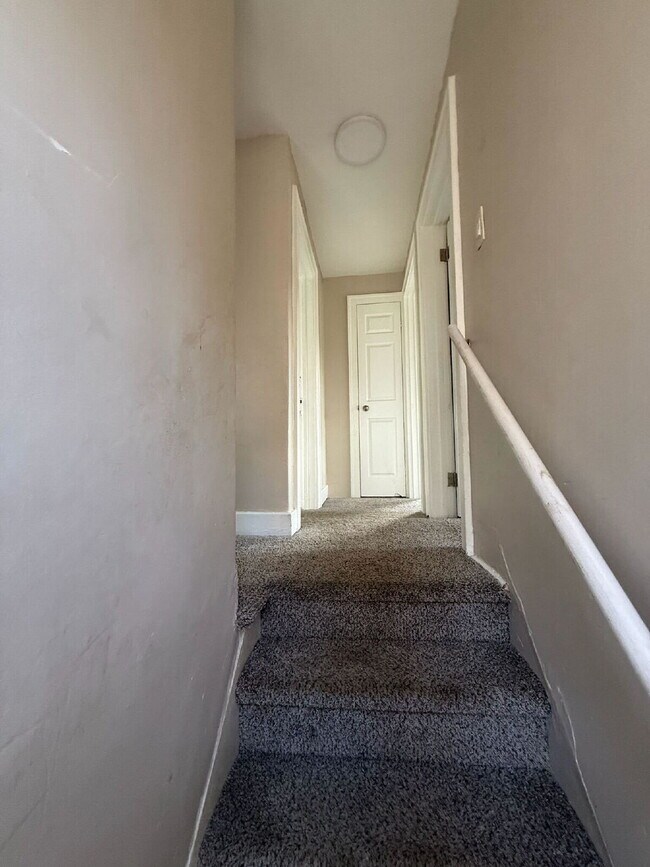 Building Photo - Find Comfort in Every Corner at Woodmont Avenue