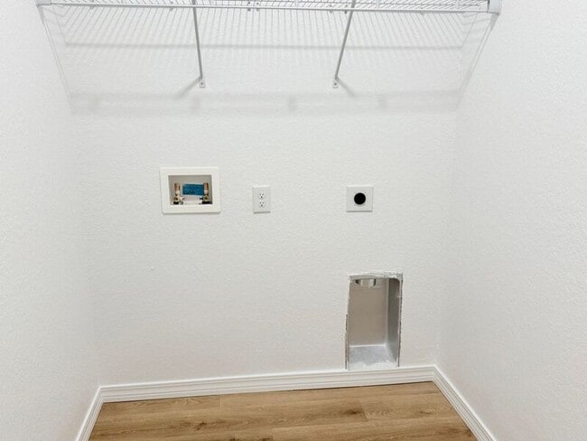 Building Photo - 3384 Hudson Bend