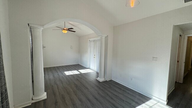 Building Photo - 5318 Pembroke Ct