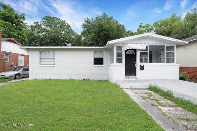 Primary Photo - 1321 W 12th St