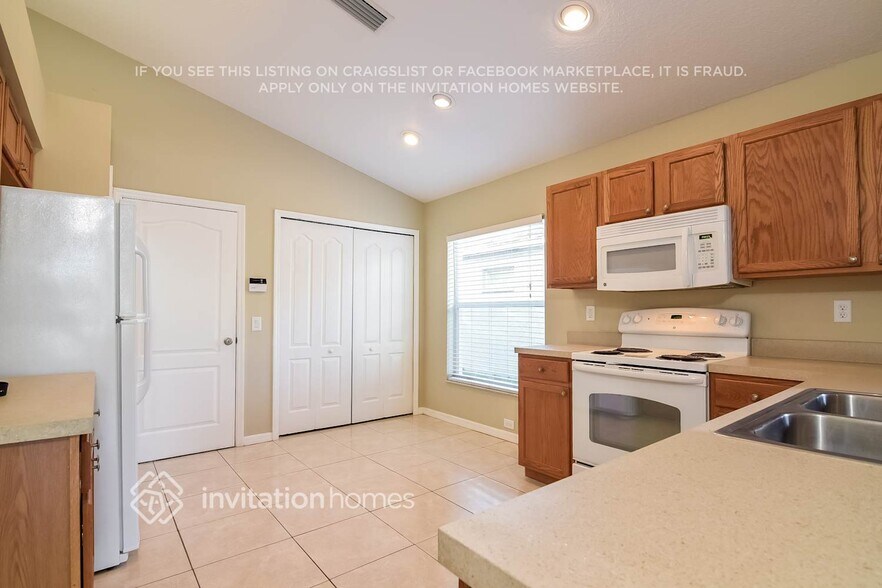 Building Photo - 12513 Lake Vista Dr