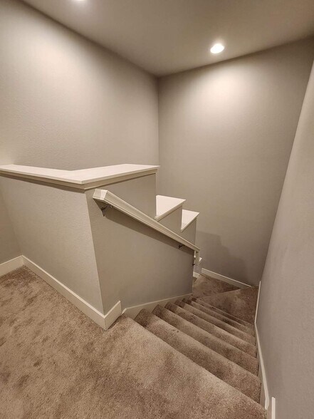 Building Photo - 16179 E Elk Dr