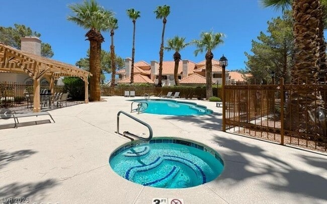 Building Photo - 2605 S Durango Dr