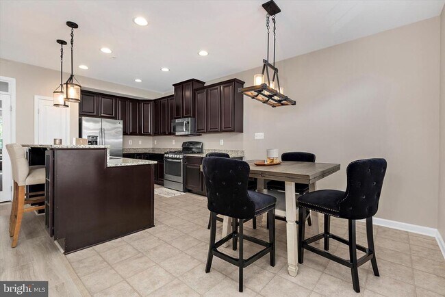 Building Photo - 364 Chessington Dr