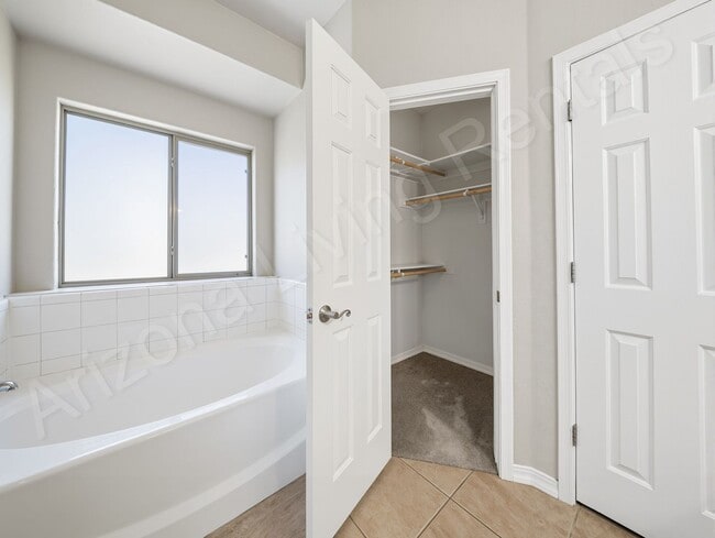 Building Photo - 2085 Alan Ladd Dr