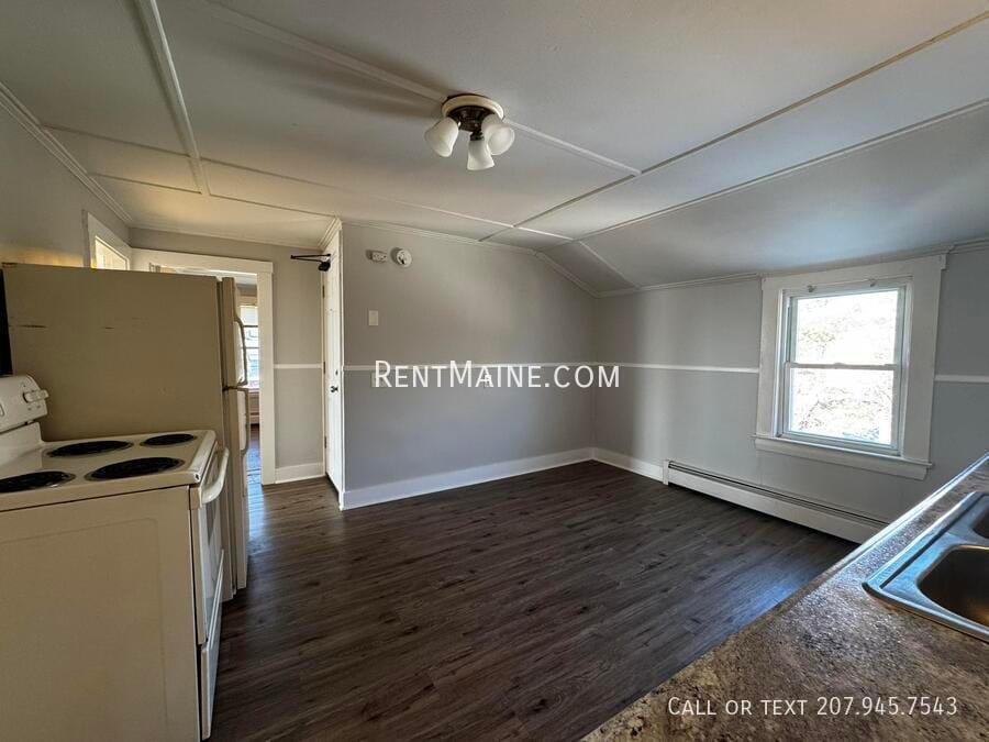 Building Photo - 131 College Ave