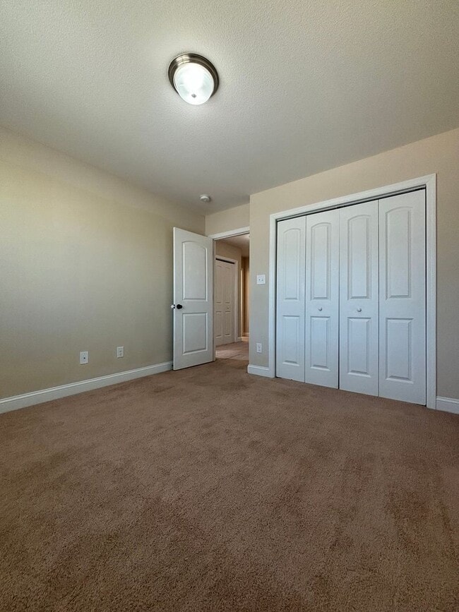 Building Photo - Sensational on Sundown