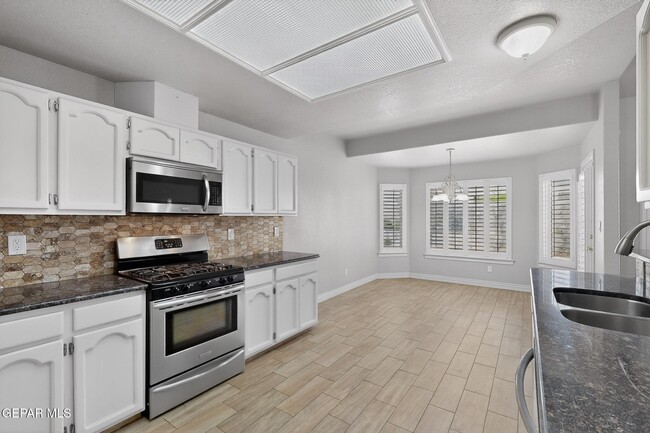 Building Photo - 1365 Desert Canyon Dr