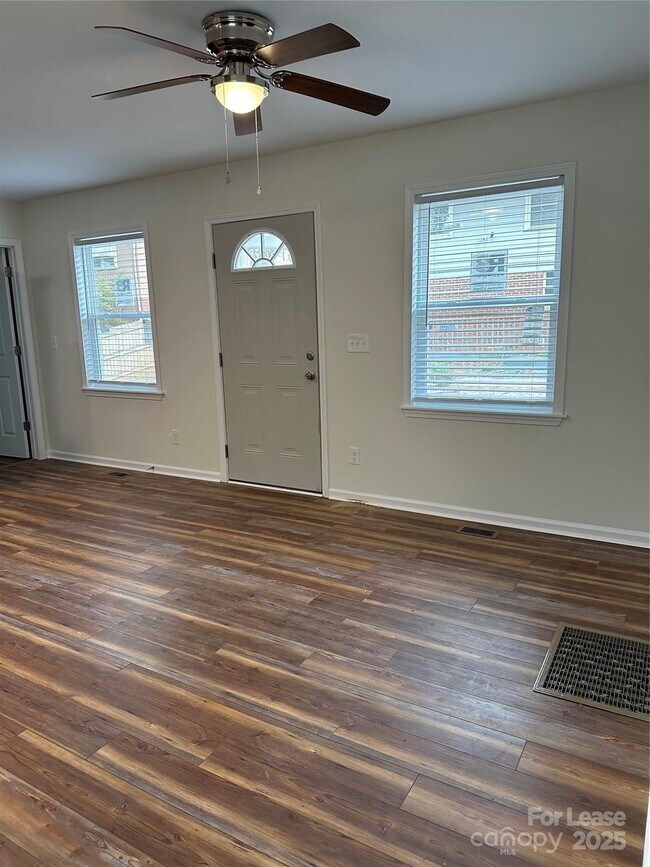 Building Photo - 317 W Newton St