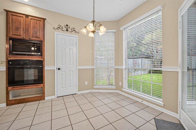 Building Photo - 4414 Ringrose Dr