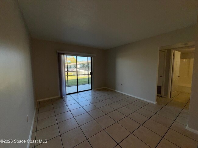 Building Photo - 1562 University Ln