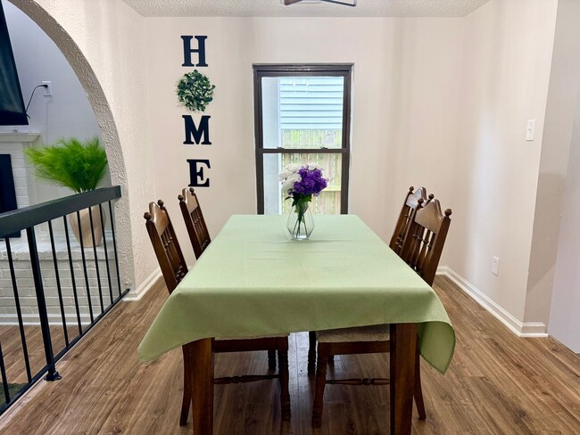 Building Photo - Gorgeous Single Family 4 bedroom furnished rental in Green Run