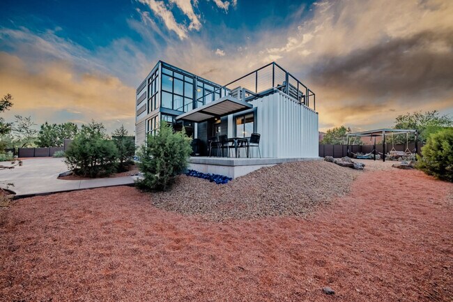 Building Photo - 736 W Rider Dr