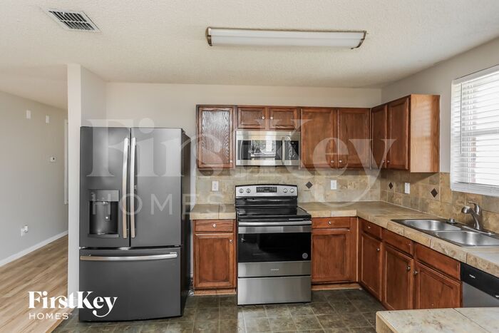 Building Photo - 1229 Candler Dr