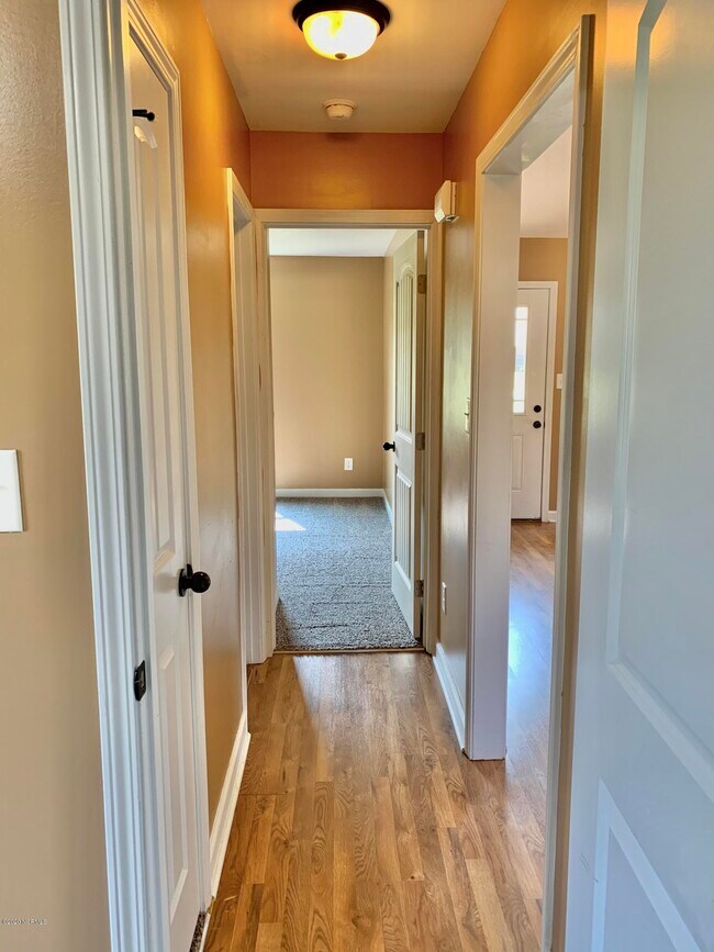 Building Photo - 421 McCall Dr