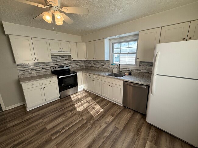 Primary Photo - 128 W Beechwood Rd