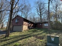 Building Photo - Private and Serene Beauty