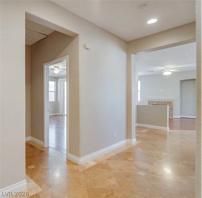 Building Photo - 2406 Paveene Ave