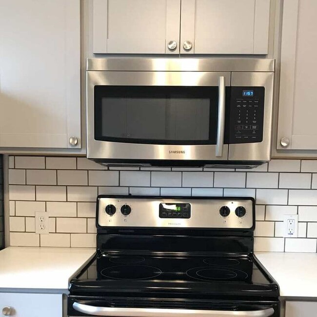 Building Photo - 1323 10th Ave