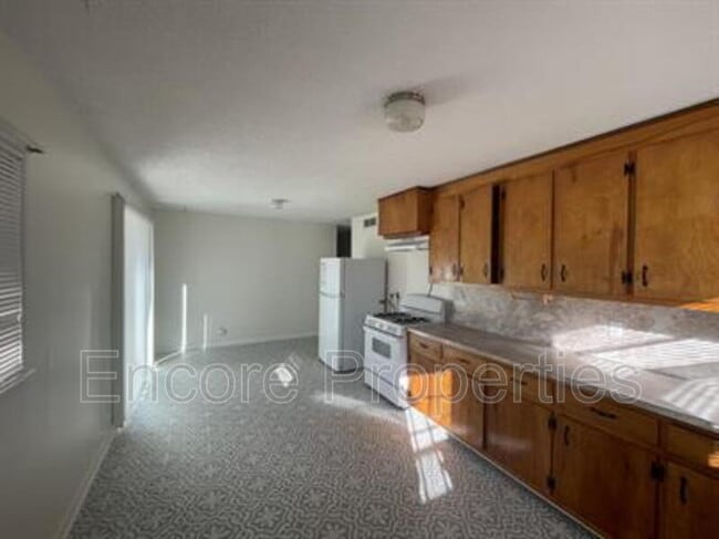 Building Photo - 1502 Larson St